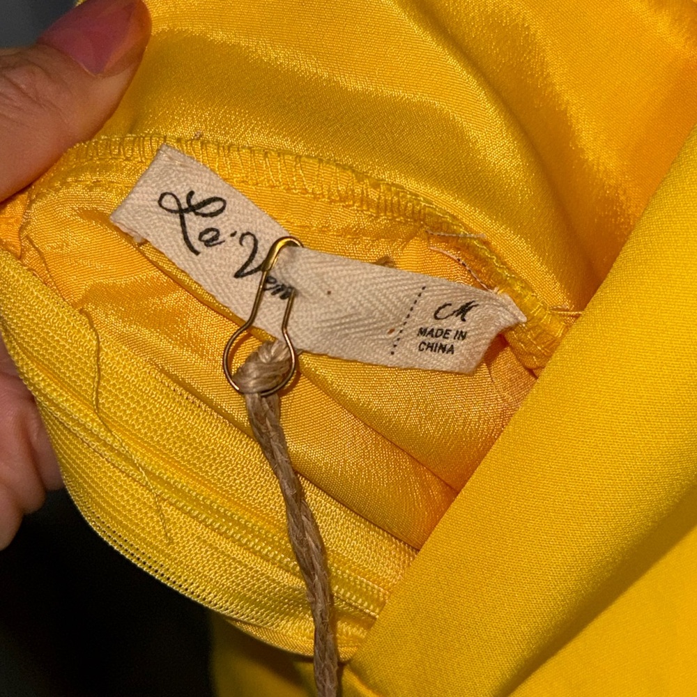 Elegant Yellow Deep V Dress - Picture 3 of 4
